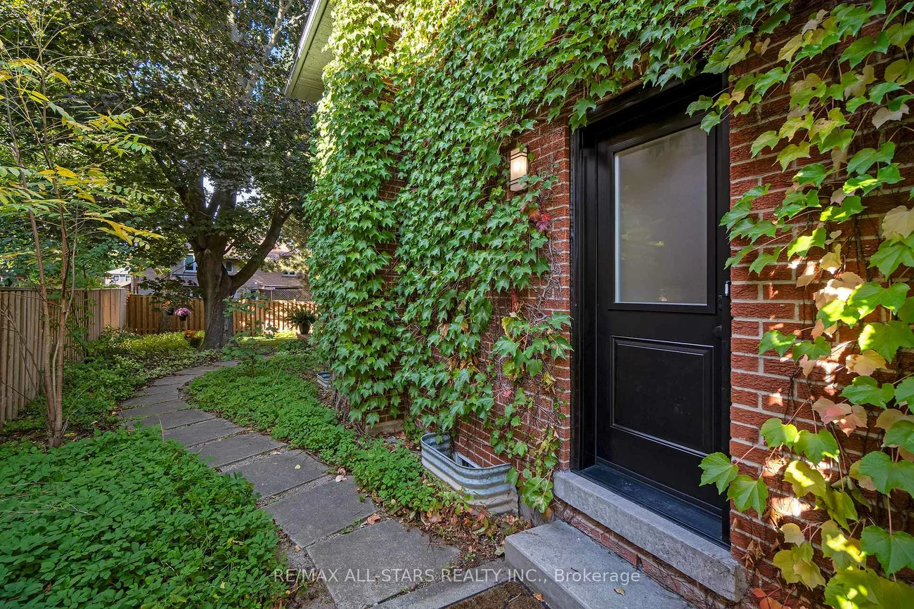 129, Briarwood, Unionville, Markham