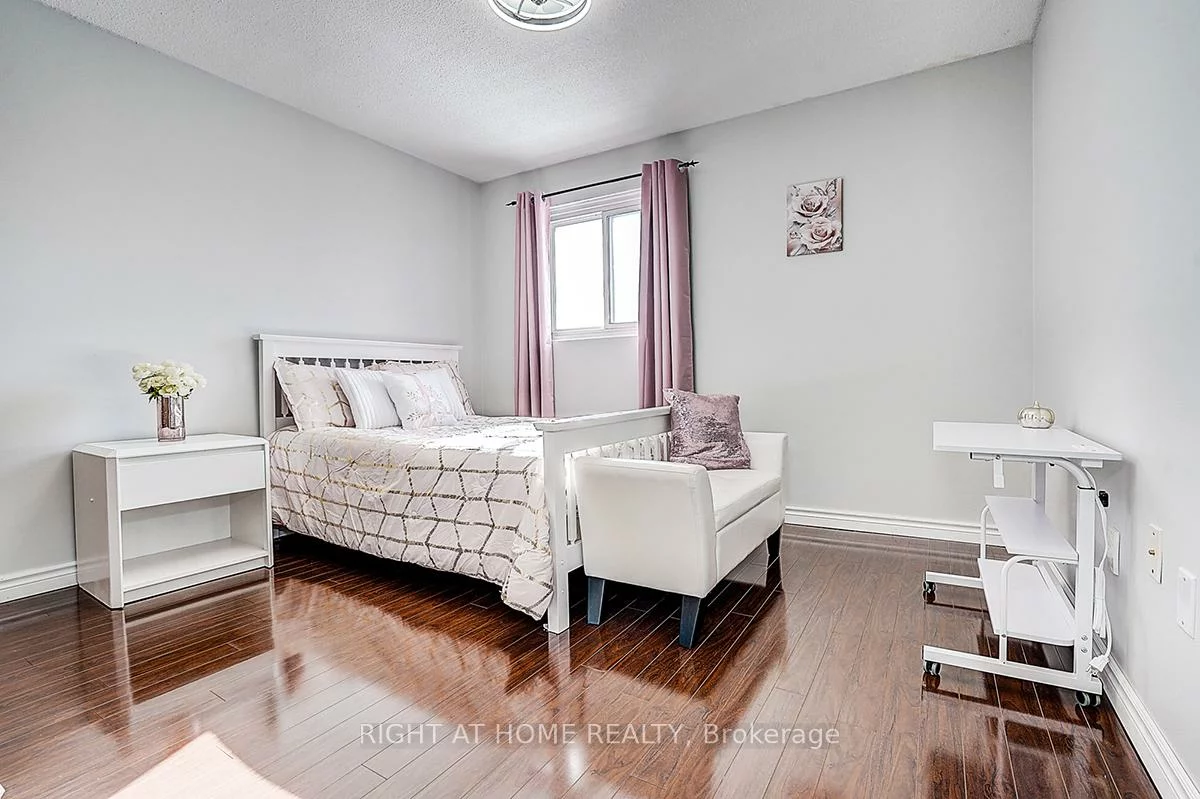 32, Macauley, Aileen-Willowbrook, Markham