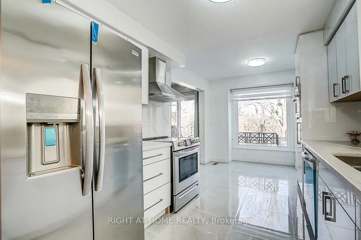 32, Macauley, Aileen-Willowbrook, Markham