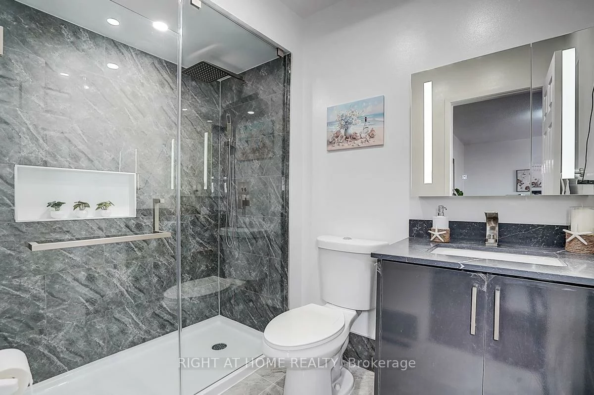 32, Macauley, Aileen-Willowbrook, Markham