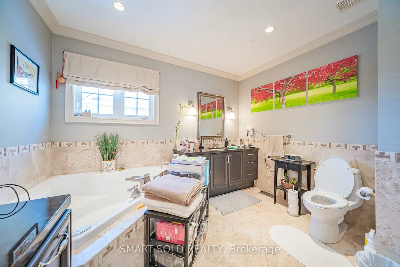 33, Earnshaw, Victoria Square, Markham