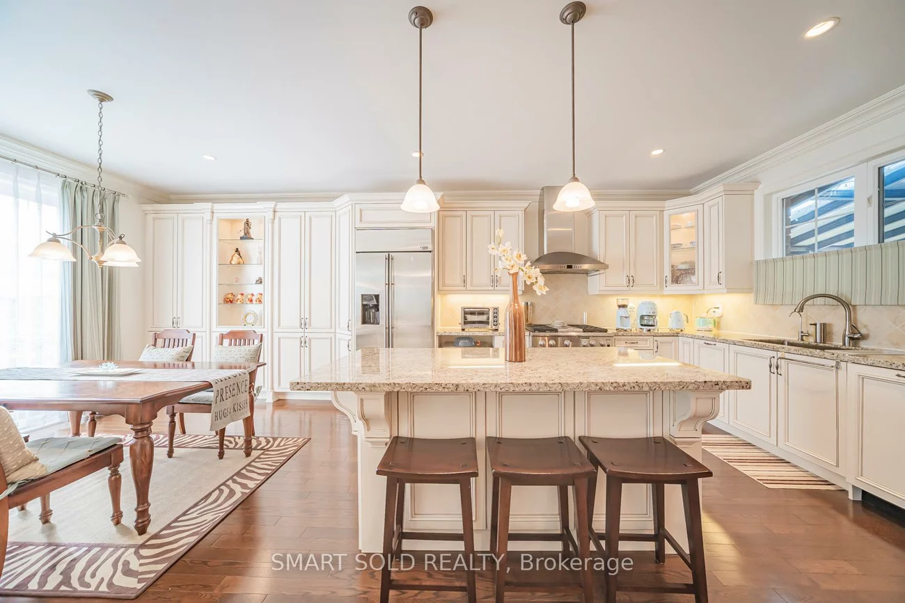 33, Earnshaw, Victoria Square, Markham