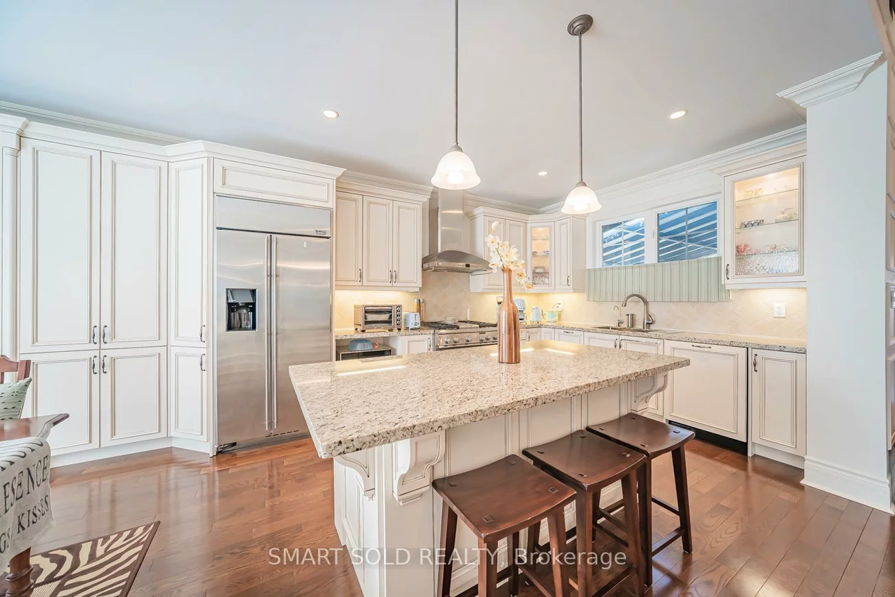 33, Earnshaw, Victoria Square, Markham