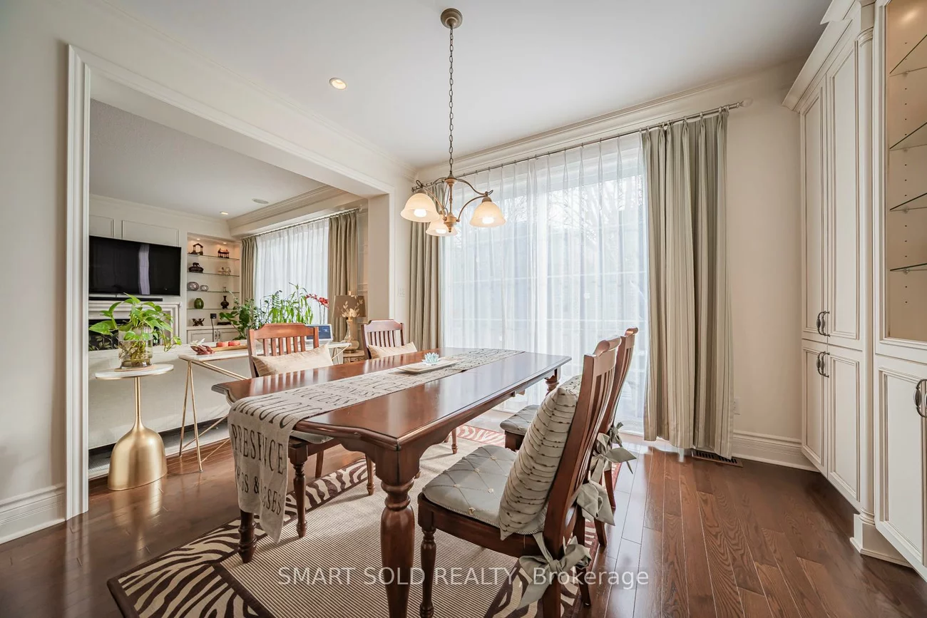 33, Earnshaw, Victoria Square, Markham