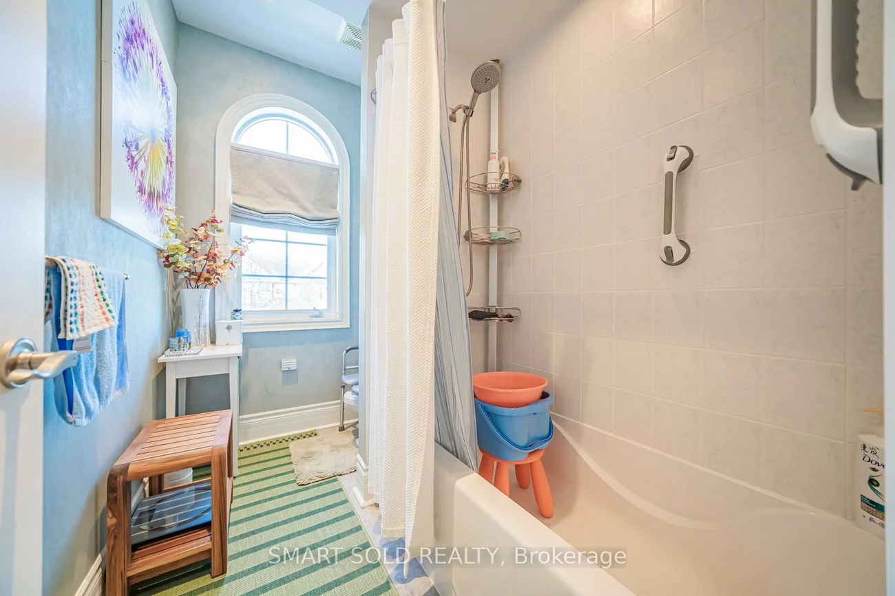 33, Earnshaw, Victoria Square, Markham