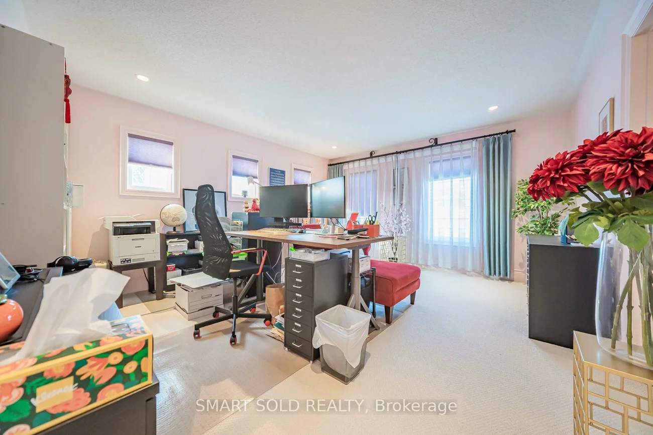 33, Earnshaw, Victoria Square, Markham