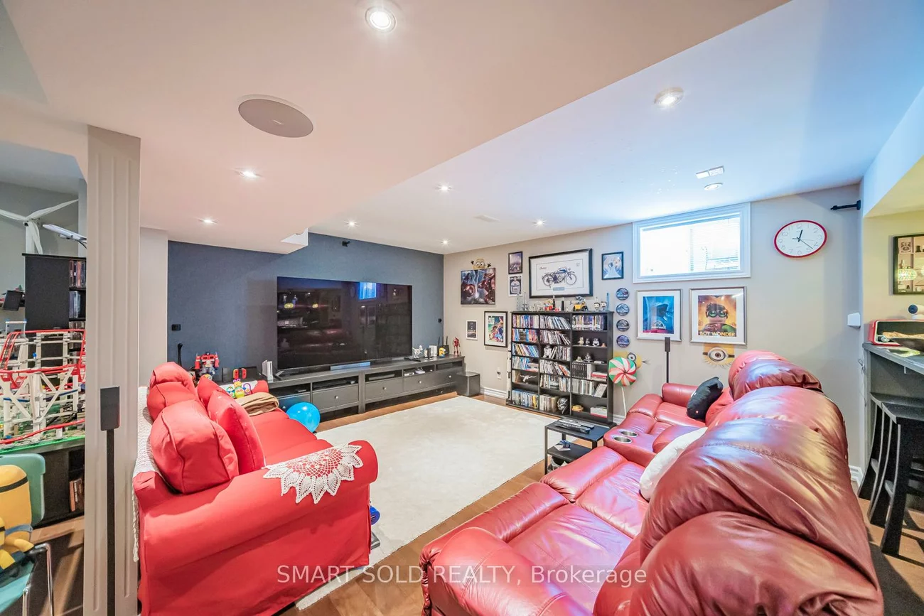 33, Earnshaw, Victoria Square, Markham