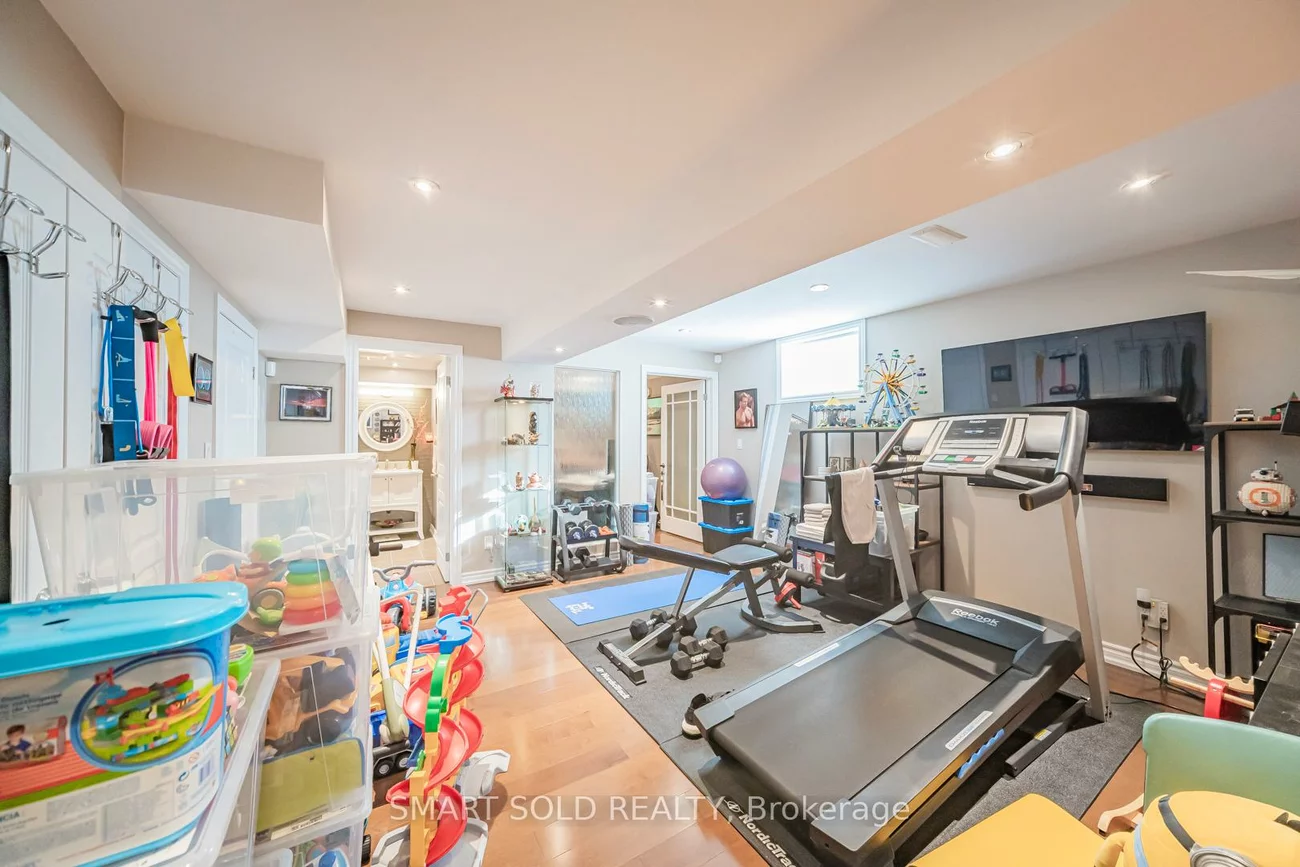 33, Earnshaw, Victoria Square, Markham