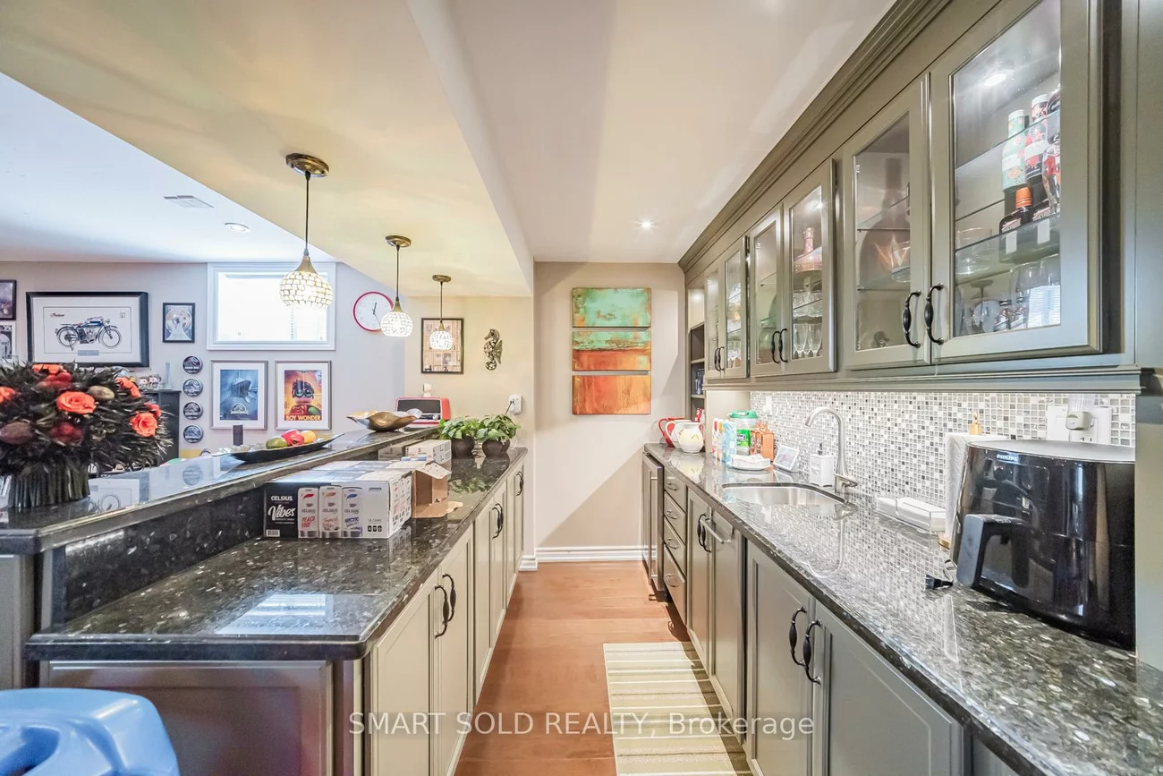 33, Earnshaw, Victoria Square, Markham