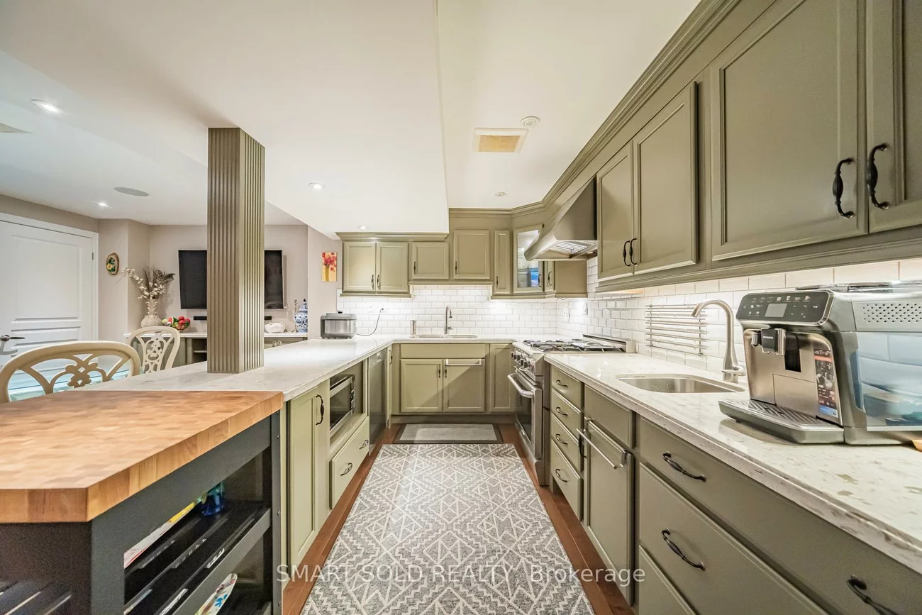 33, Earnshaw, Victoria Square, Markham