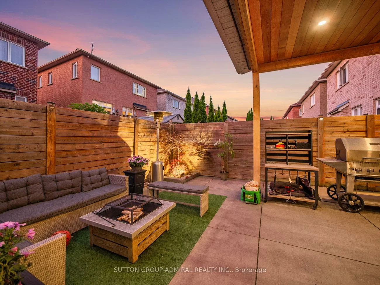 4, Haywood, Victoria Manor-Jennings Gate, Markham