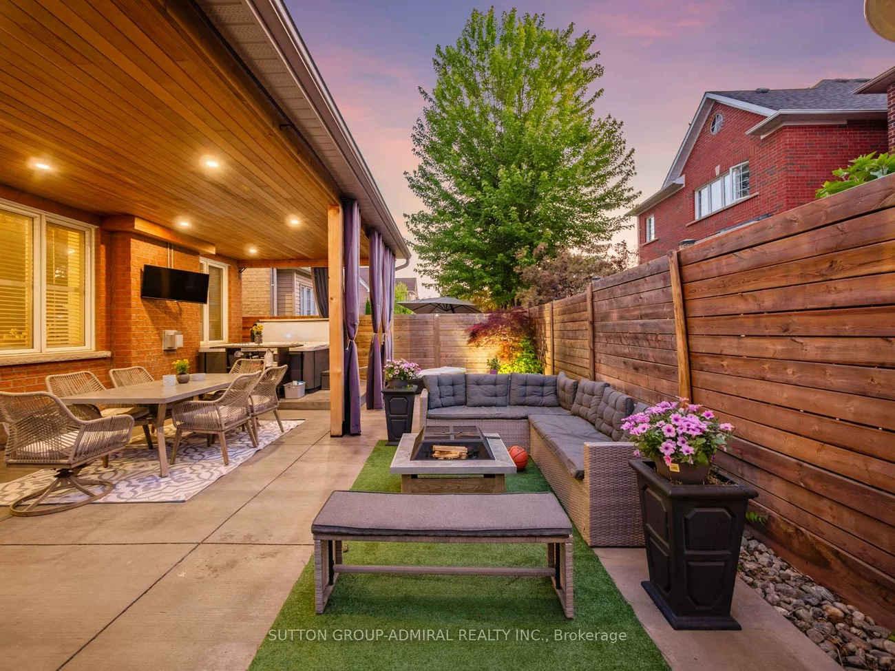 4, Haywood, Victoria Manor-Jennings Gate, Markham