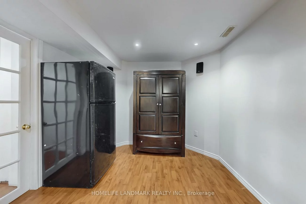 52, Lakespring, Cachet, Markham