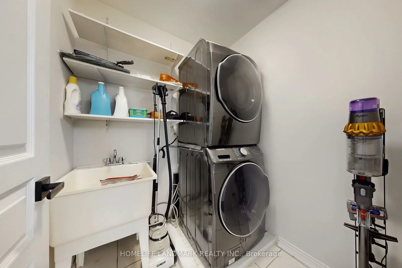 52, Lakespring, Cachet, Markham