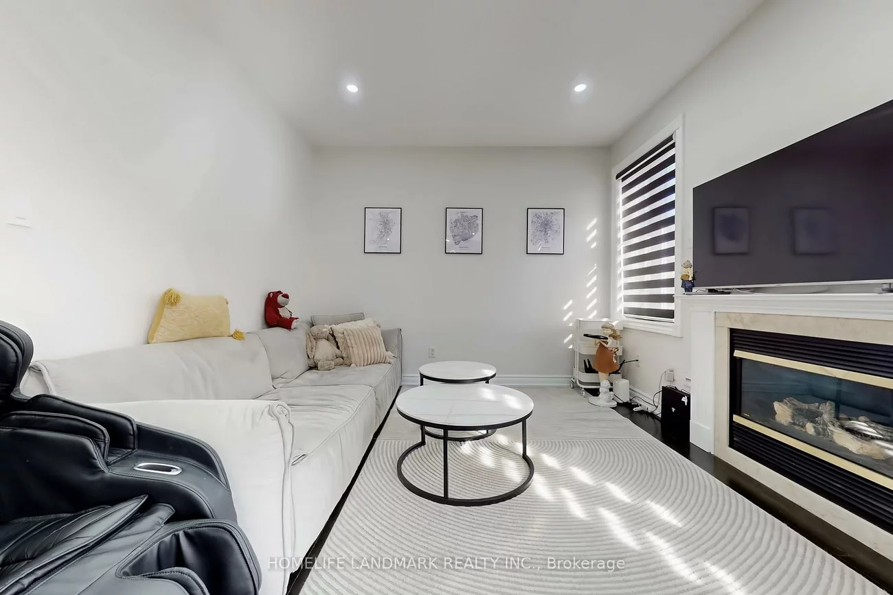 52, Lakespring, Cachet, Markham