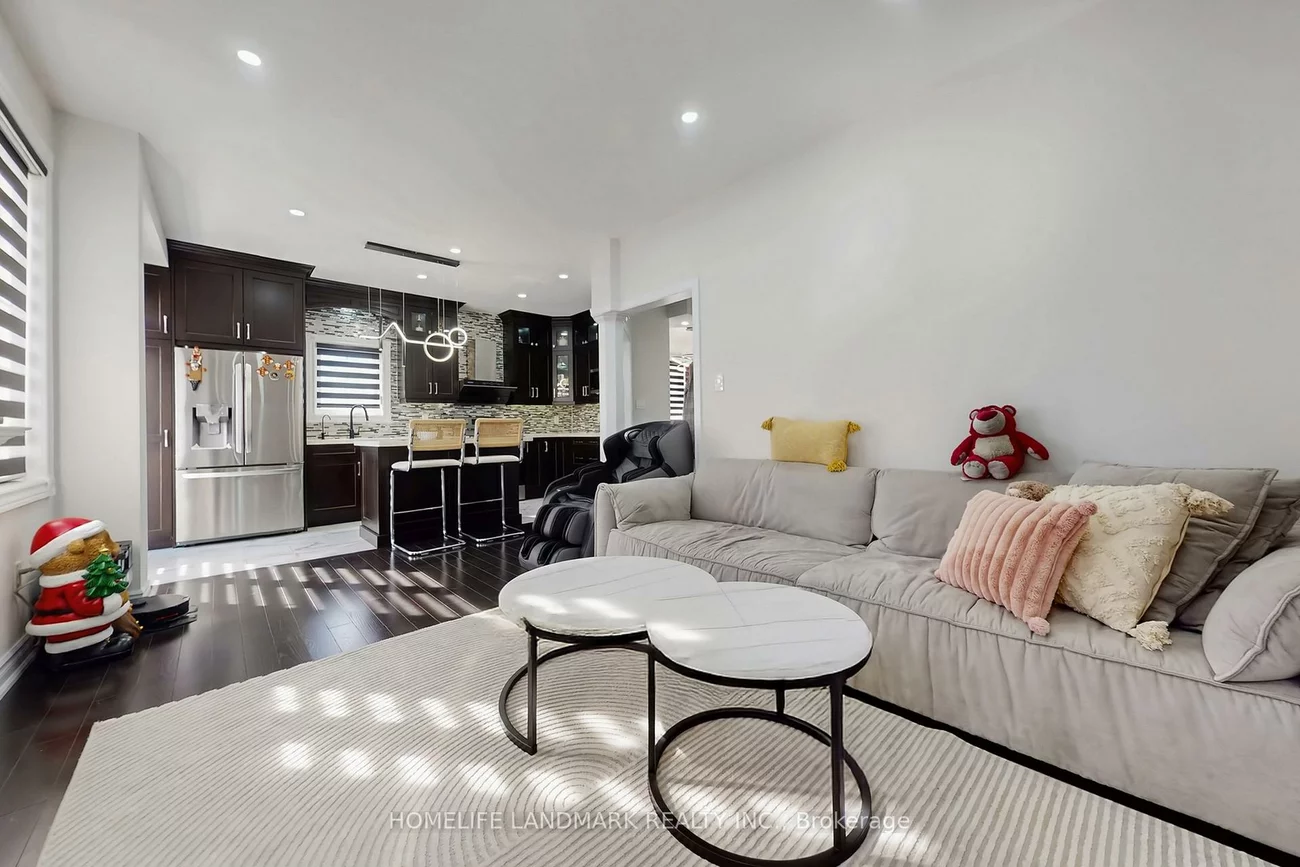 52, Lakespring, Cachet, Markham