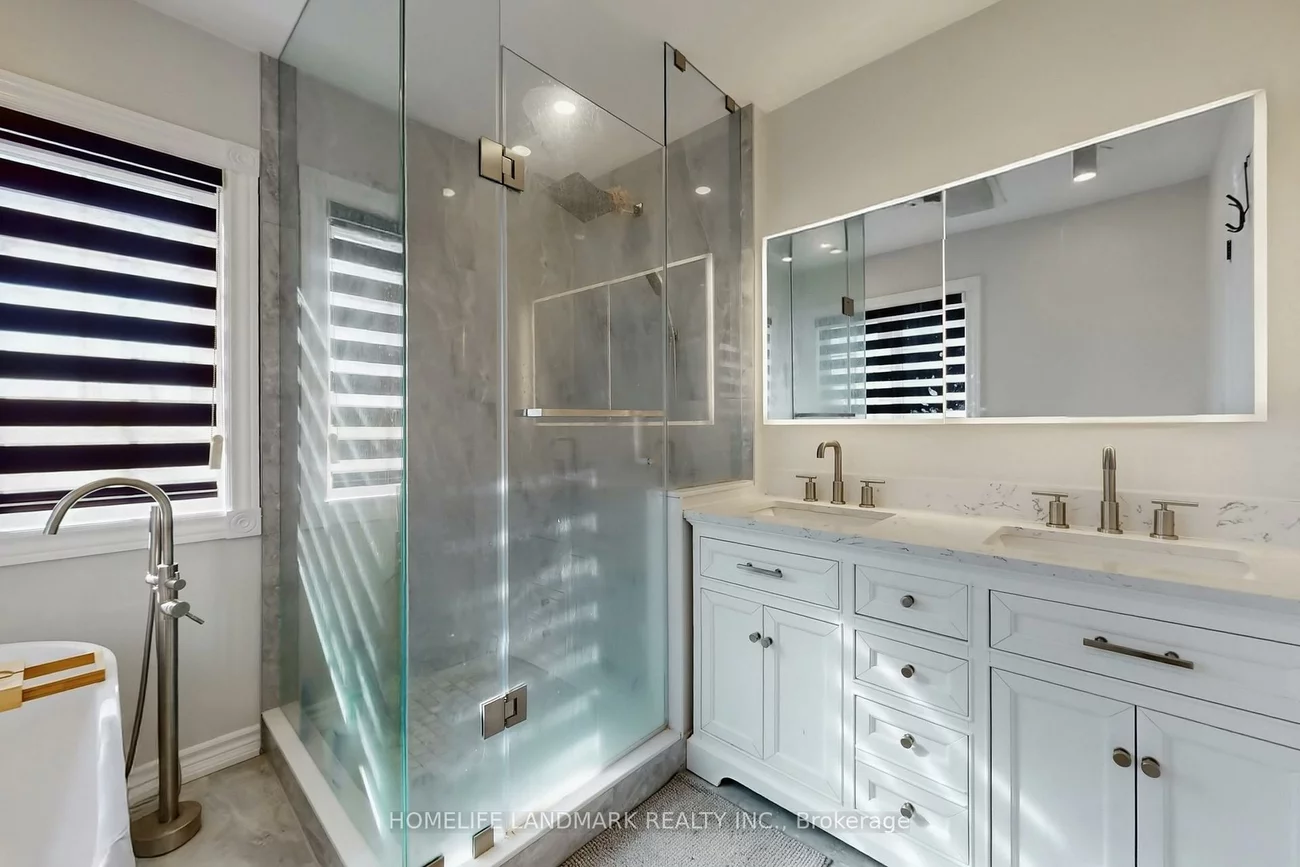 52, Lakespring, Cachet, Markham