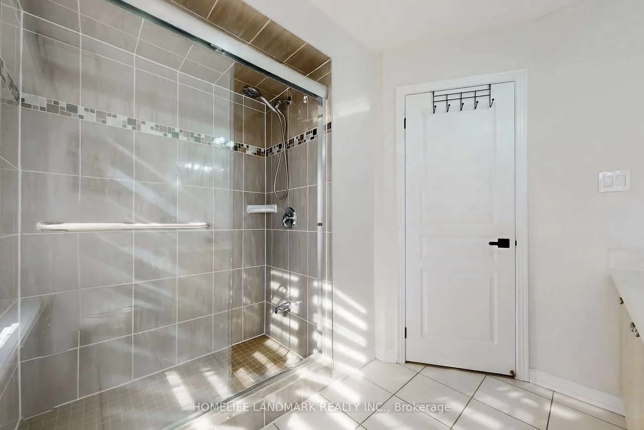 52, Lakespring, Cachet, Markham