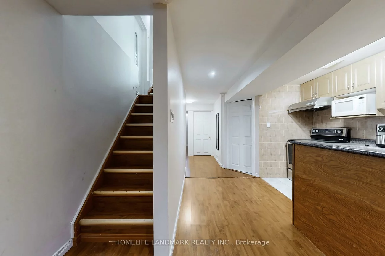 52, Lakespring, Cachet, Markham