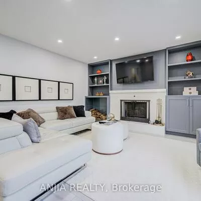 63, Reeve, Markham Village, Markham