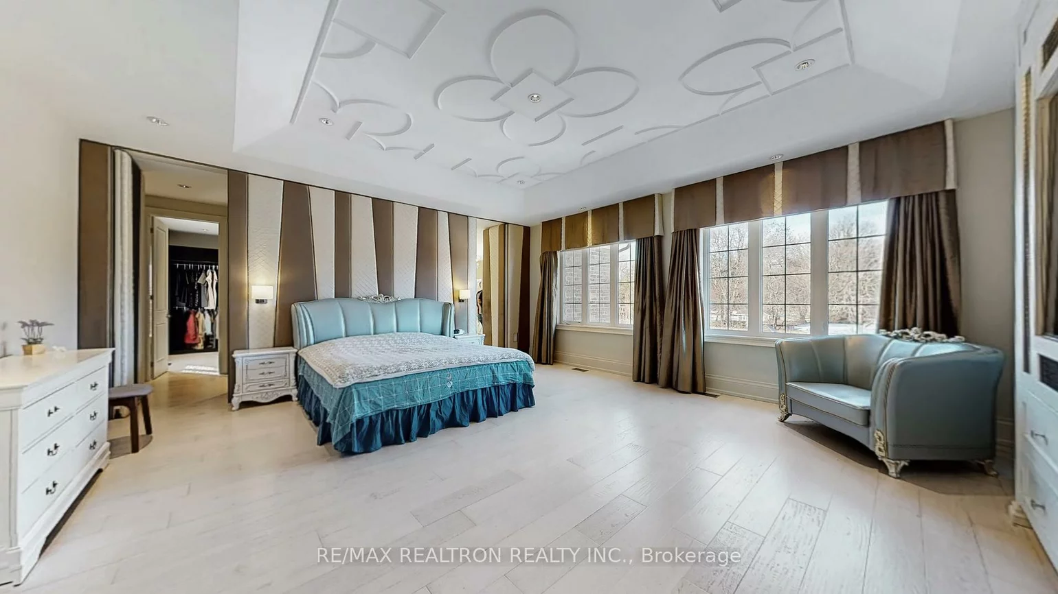 16, Rinas, Victoria Square, Markham