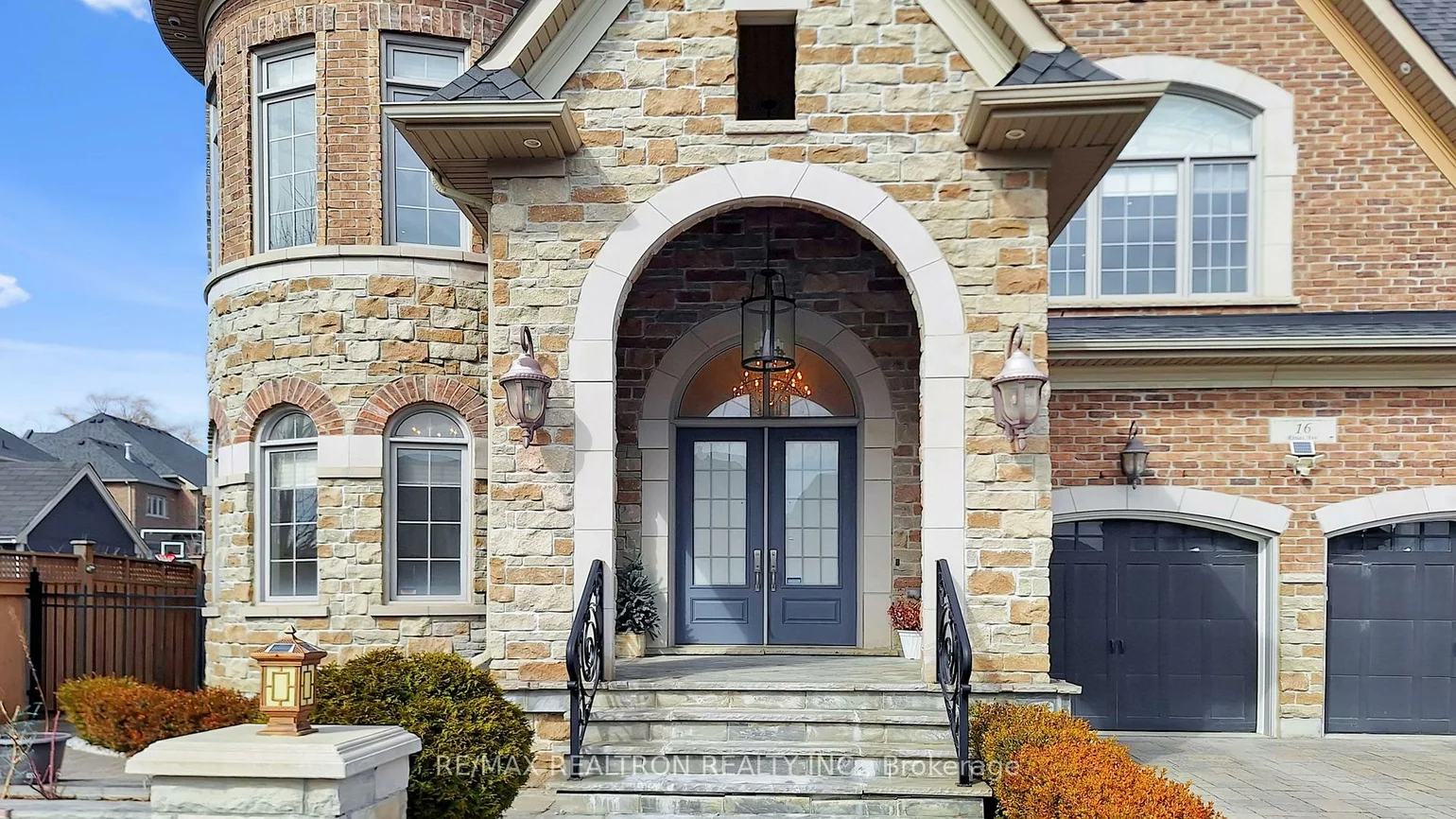 16, Rinas, Victoria Square, Markham