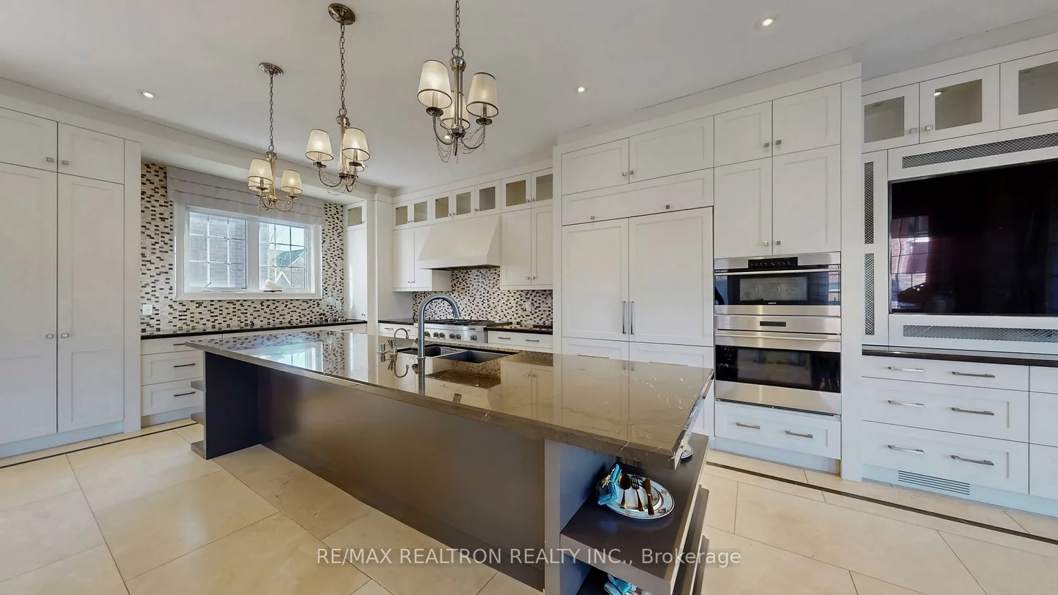 16, Rinas, Victoria Square, Markham