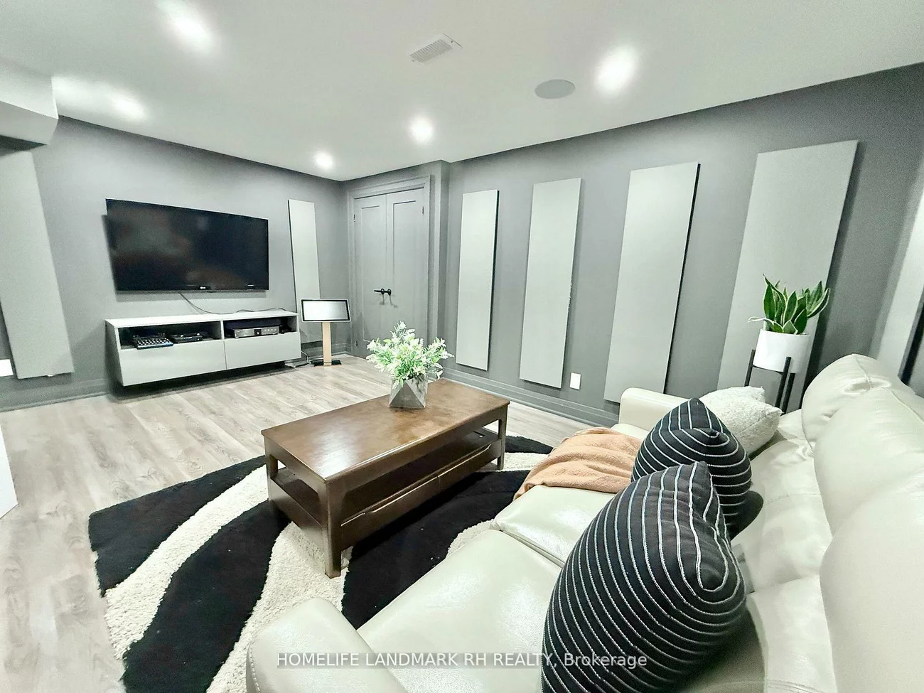 129, Golden Tulip, Cachet, Markham