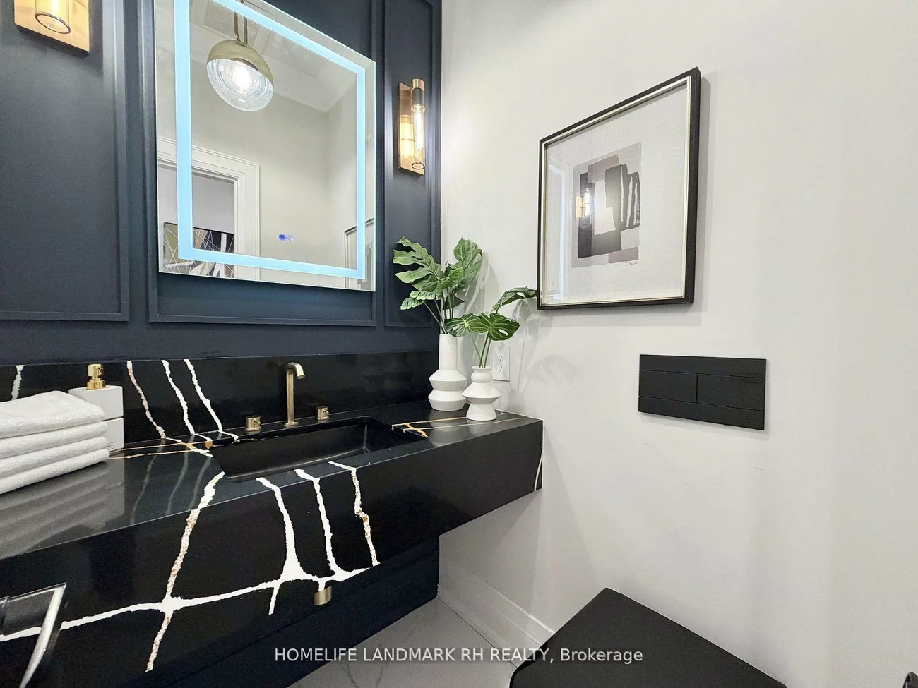 129, Golden Tulip, Cachet, Markham