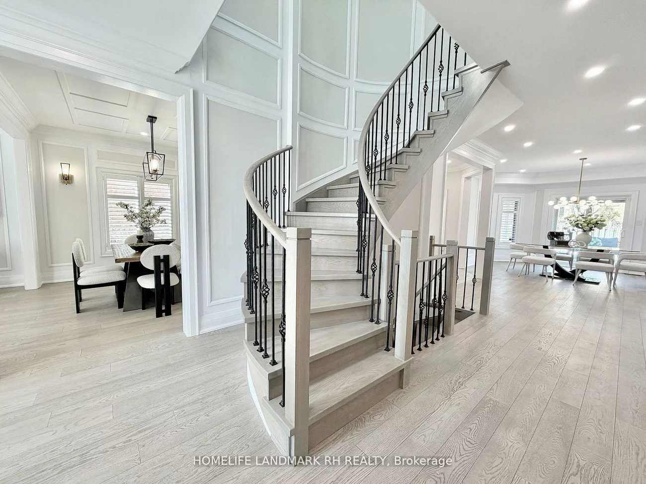 129, Golden Tulip, Cachet, Markham