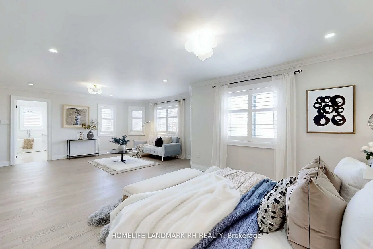 129, Golden Tulip, Cachet, Markham