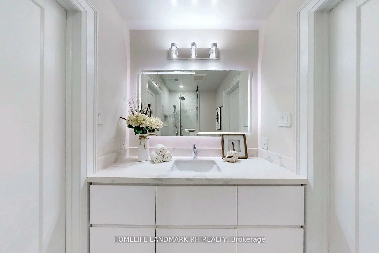 129, Golden Tulip, Cachet, Markham