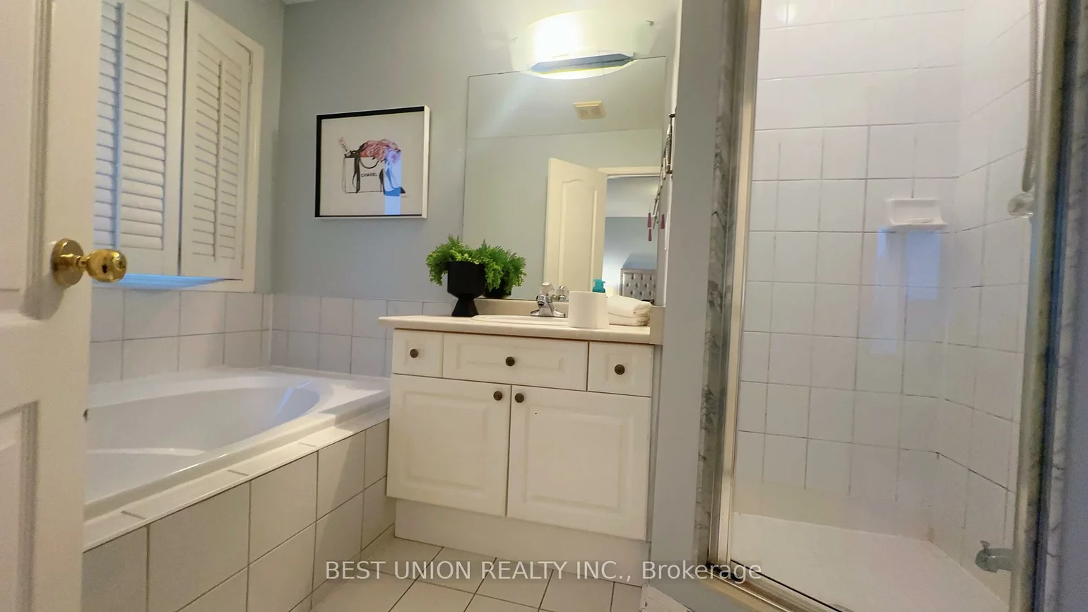 320, Country Glen, Cornell, Markham