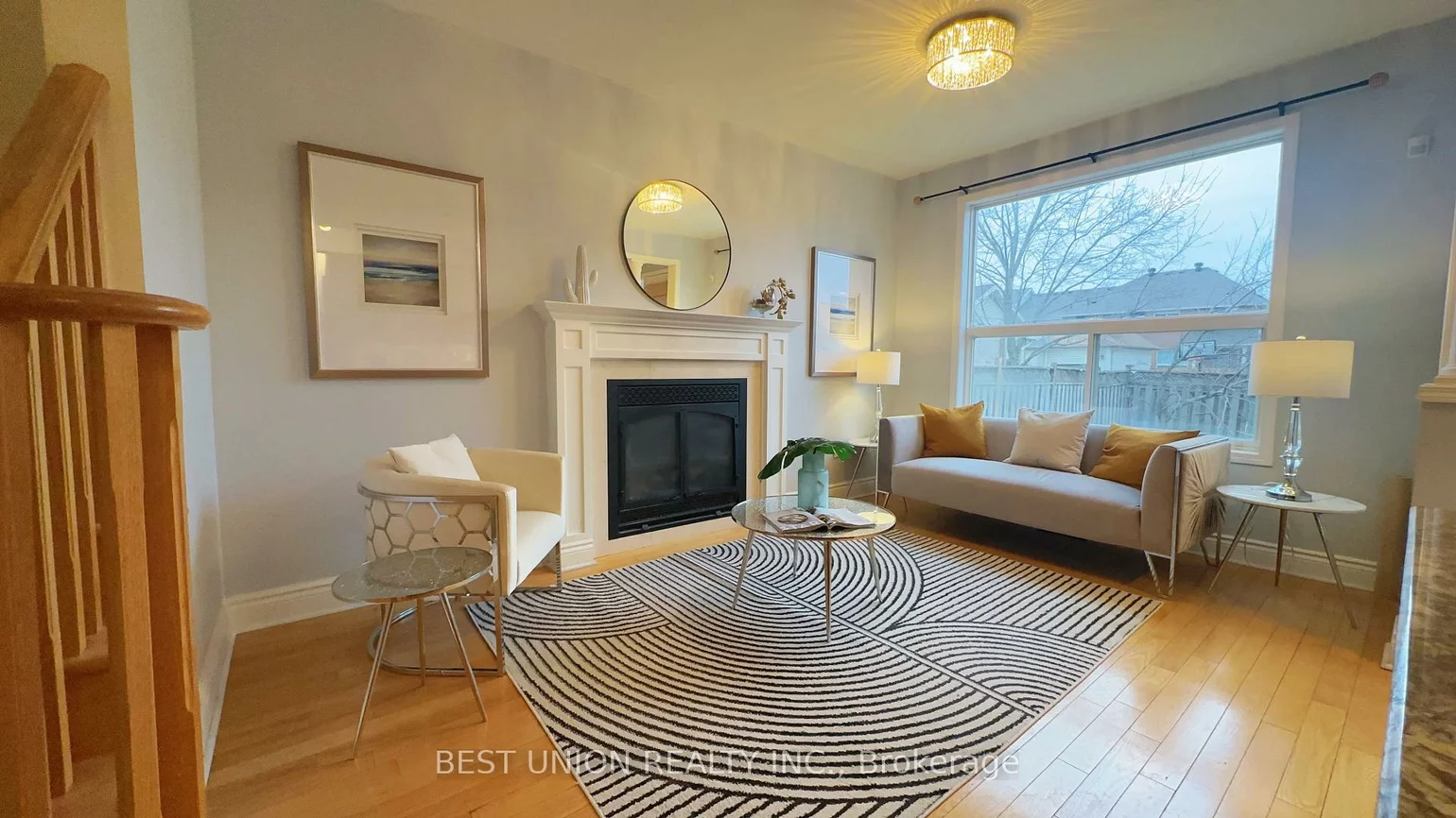 320, Country Glen, Cornell, Markham