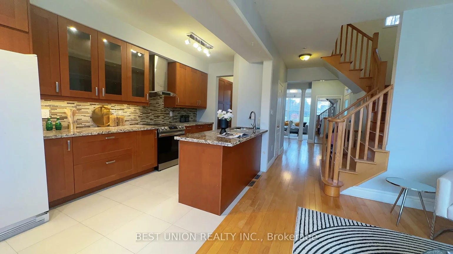 320, Country Glen, Cornell, Markham