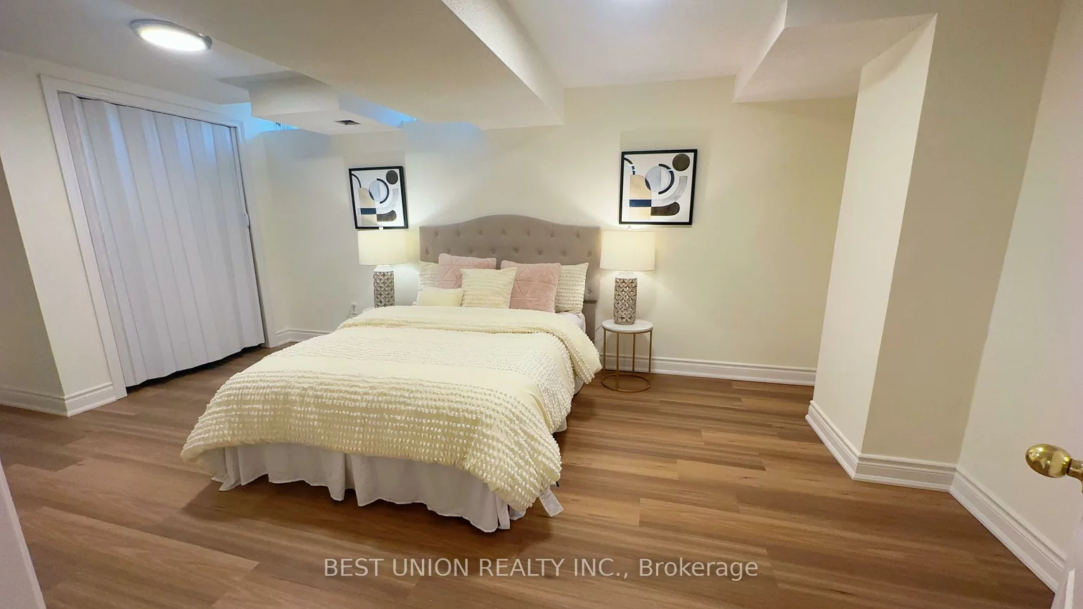 320, Country Glen, Cornell, Markham