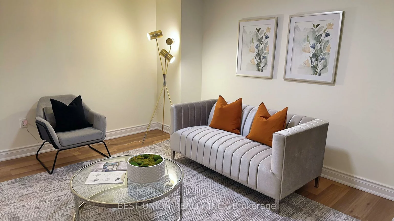 320, Country Glen, Cornell, Markham