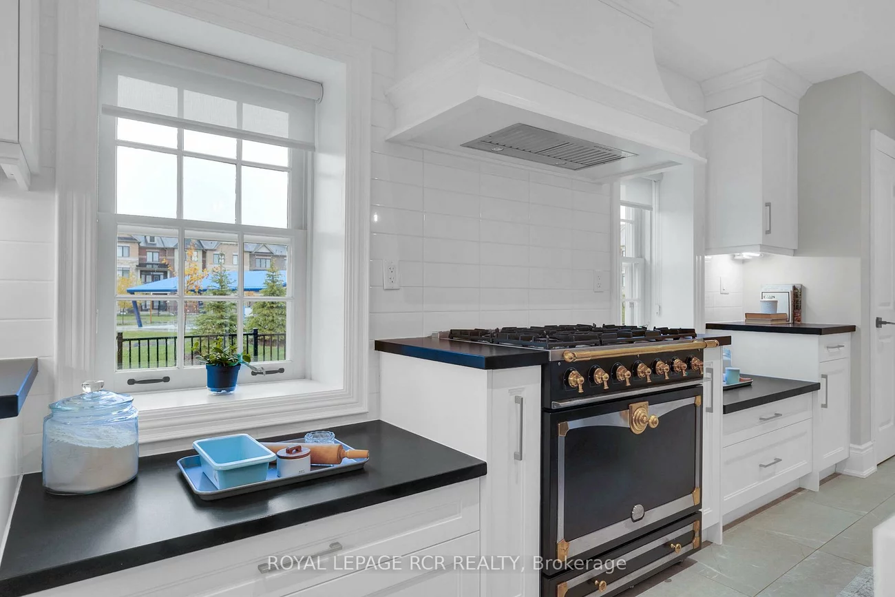 10961, Victoria Square, Victoria Square, Markham