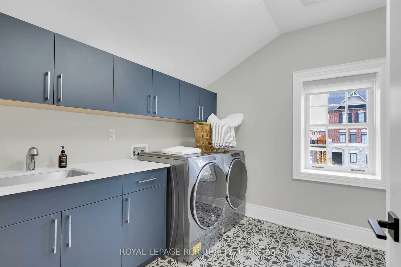 10961, Victoria Square, Victoria Square, Markham