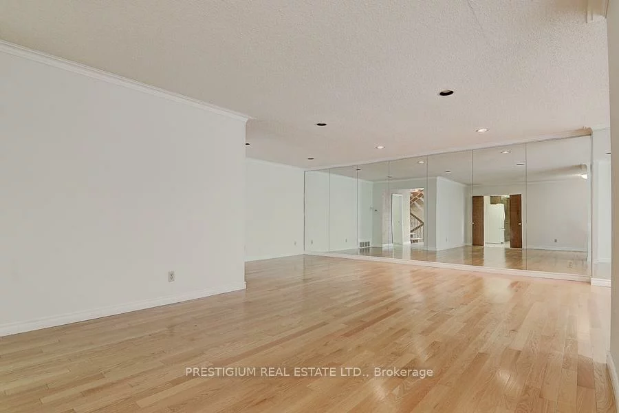 57, Laureleaf, Bayview Glen, Markham