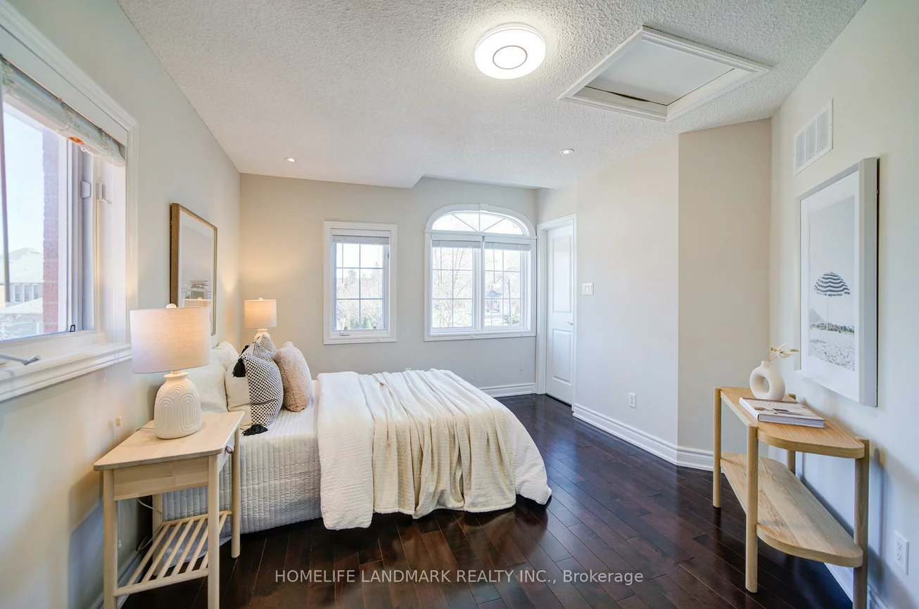 282, Manhattan, Markville, Markham