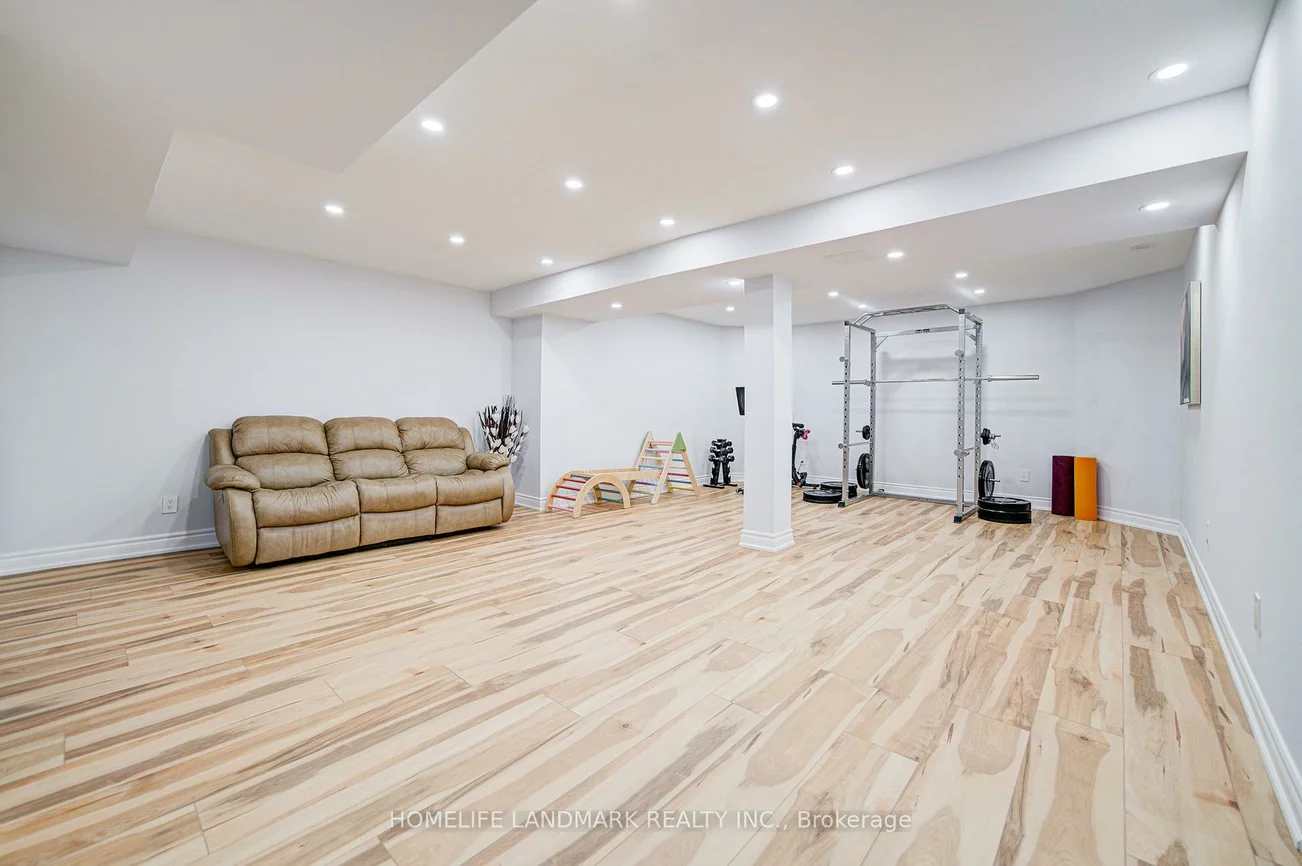 282, Manhattan, Markville, Markham