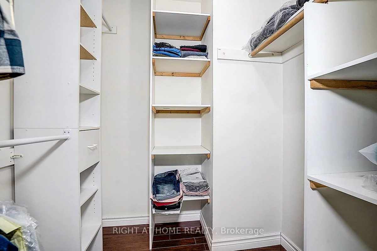 32, Macauley, Aileen-Willowbrook, Markham