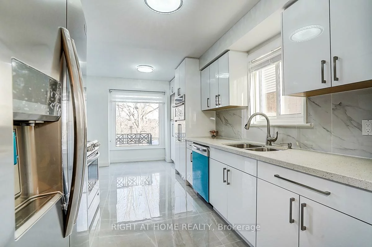 32, Macauley, Aileen-Willowbrook, Markham