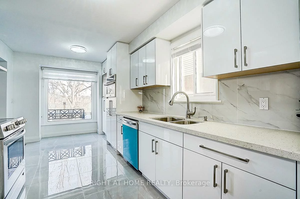 32, Macauley, Aileen-Willowbrook, Markham