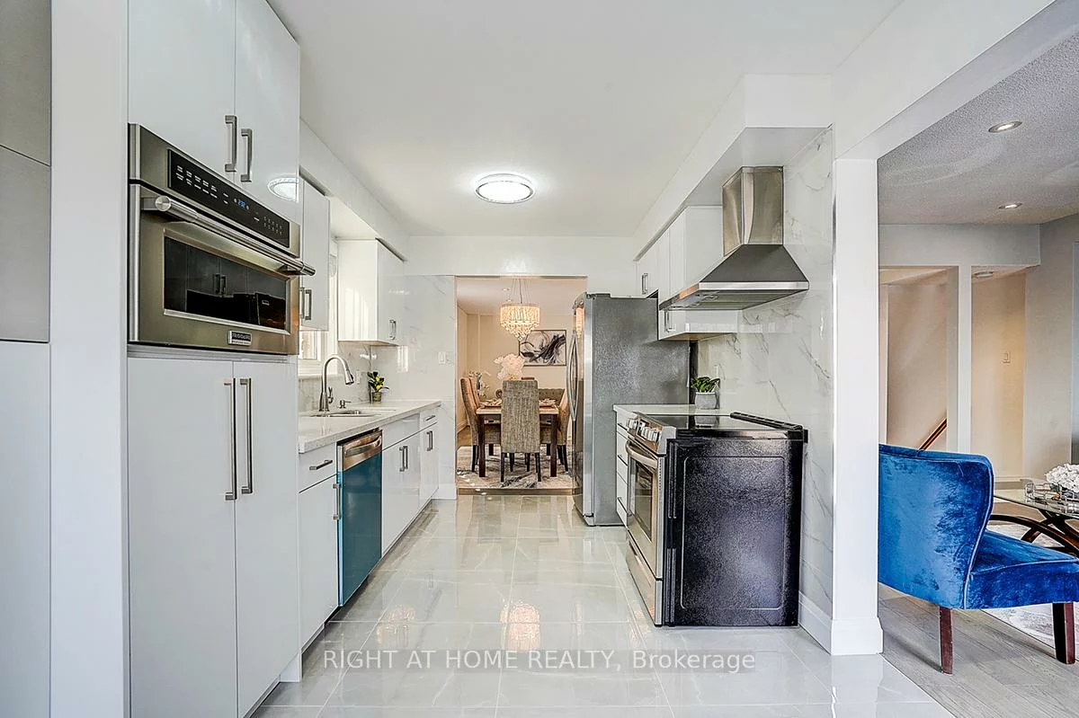 32, Macauley, Aileen-Willowbrook, Markham