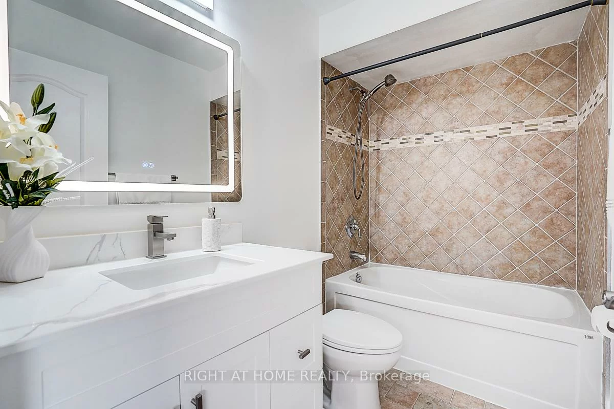 32, Macauley, Aileen-Willowbrook, Markham