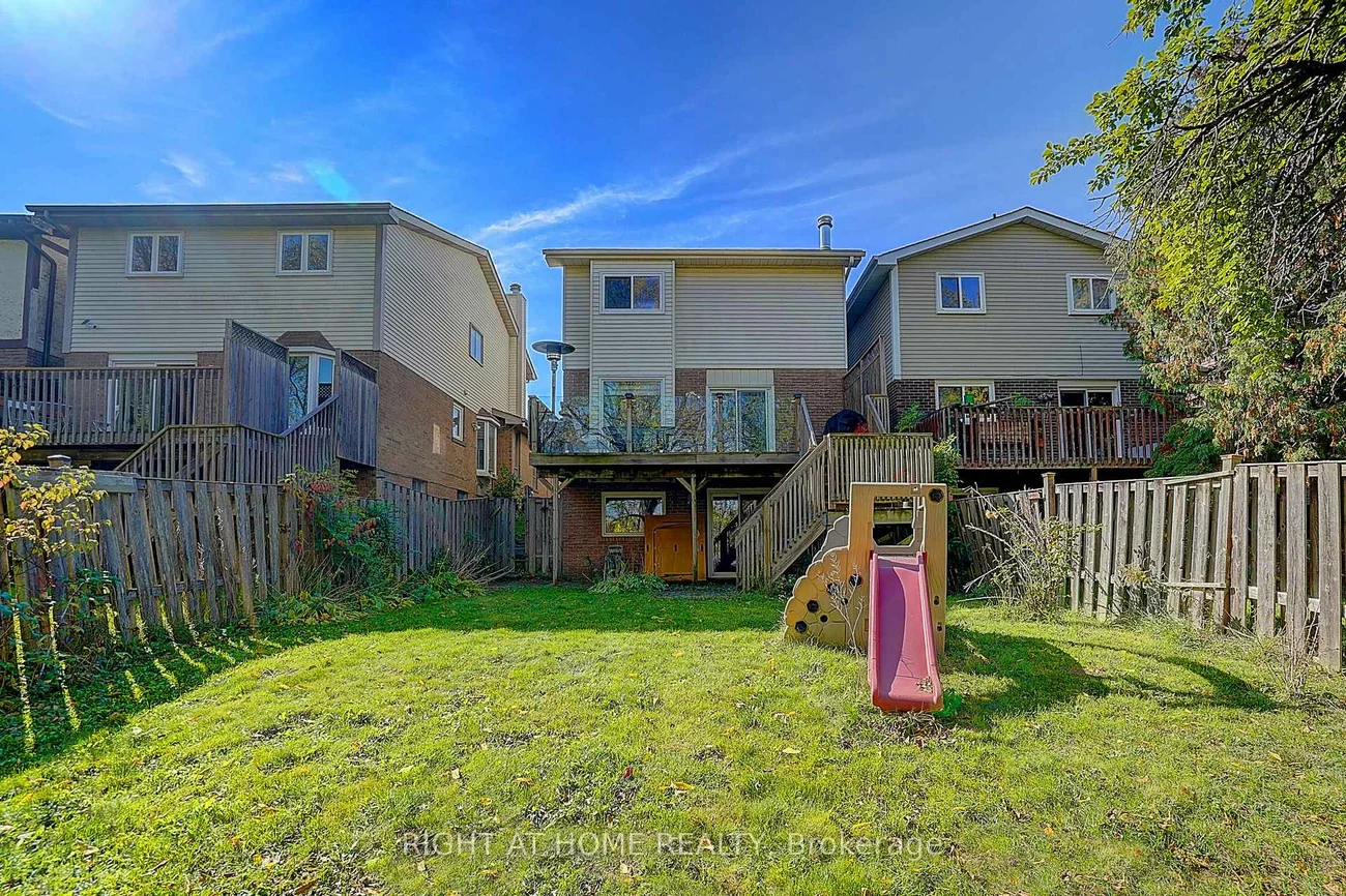 32, Macauley, Aileen-Willowbrook, Markham