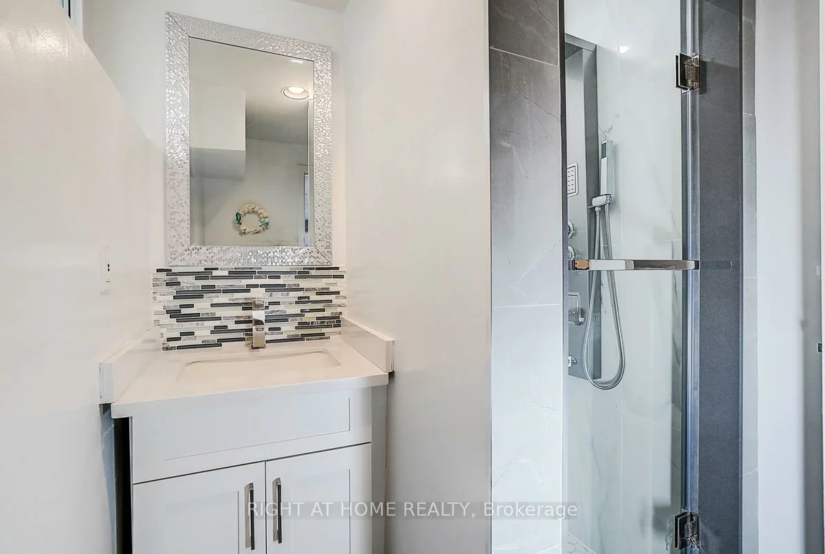 32, Macauley, Aileen-Willowbrook, Markham