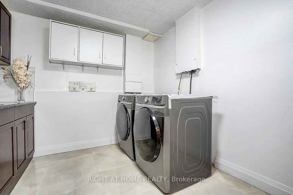 32, Macauley, Aileen-Willowbrook, Markham